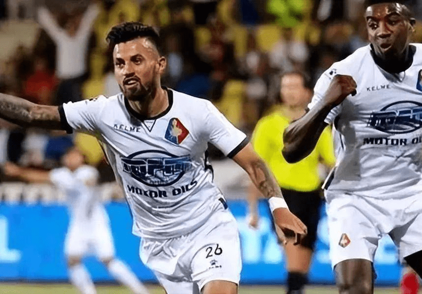 许多观众在 许多观众在